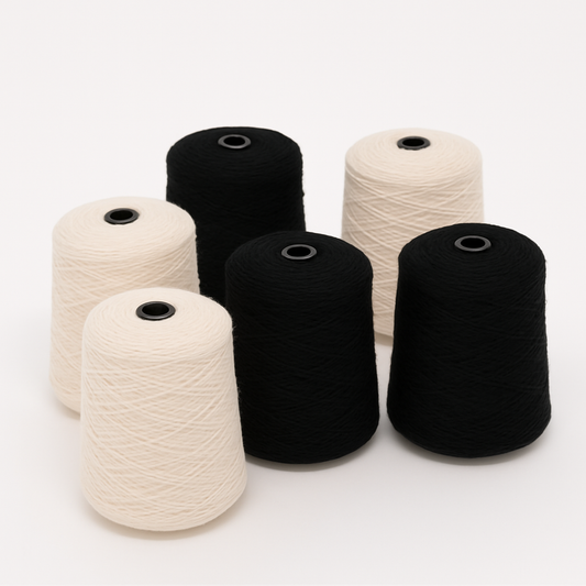 Černobílá sada příze pro tuftování – 6 kuželů (100% novozélandská vlna)