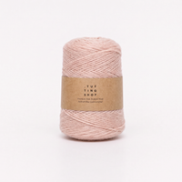 Blek Elfenben (499) - 100% Ull Tufting Garn, 500 g Kjegle