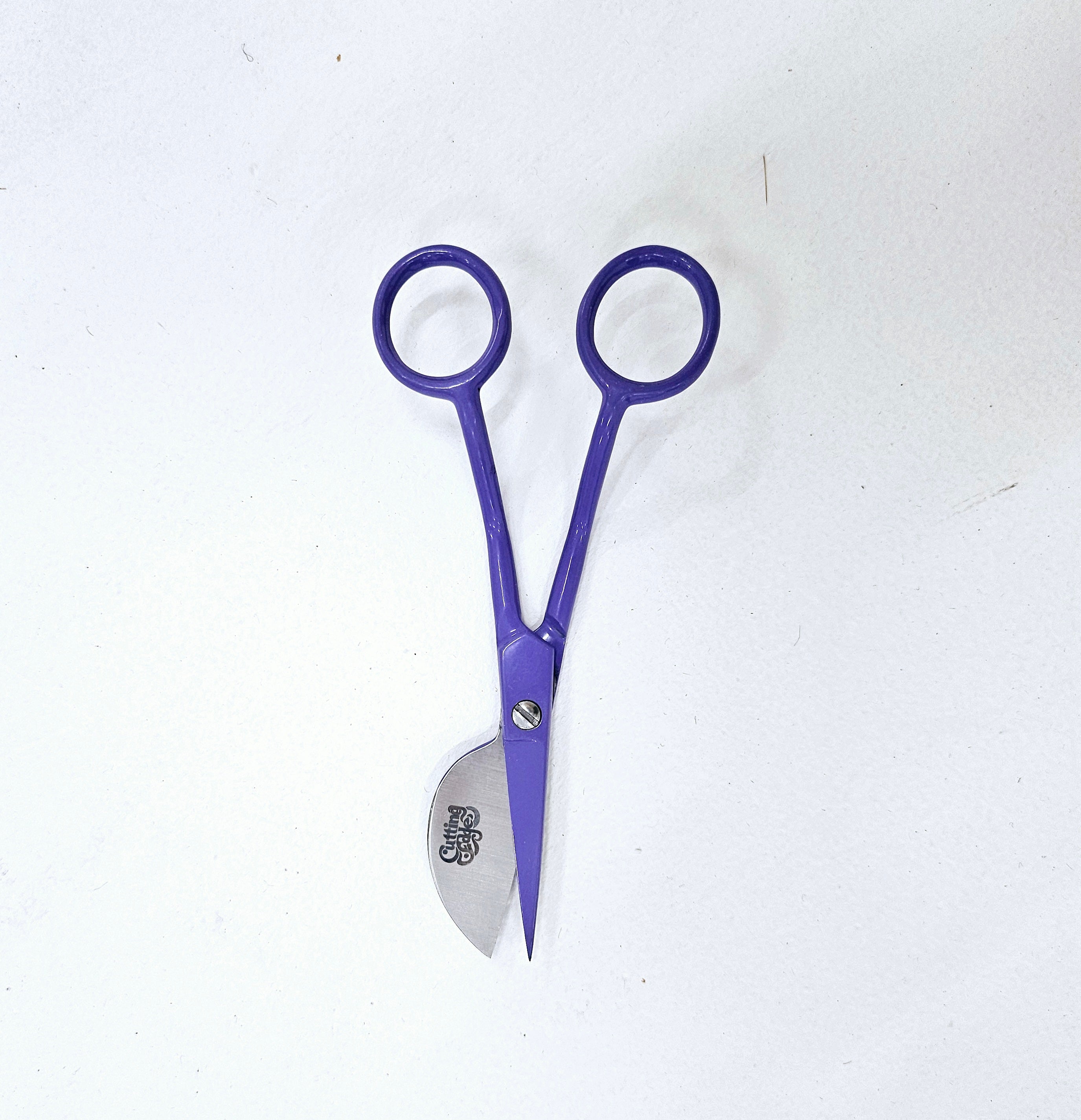 Duckbill scissors for cutting and trimming